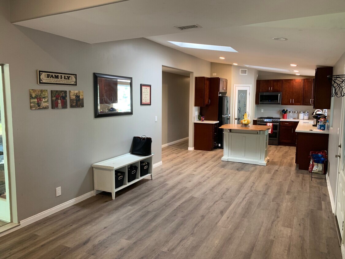 Photo - 2751 Tigertail Dr (Los Alamitos, CA)