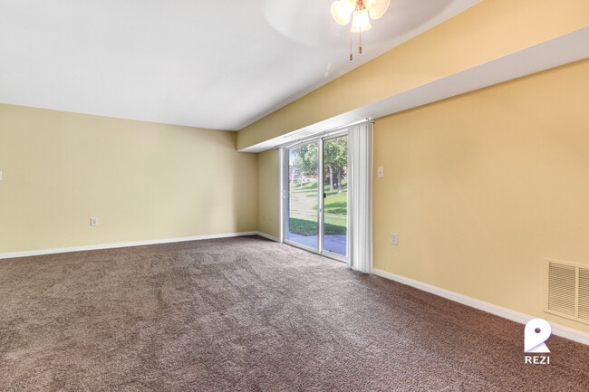 Building Photo - 6453 Hil-Mar Dr