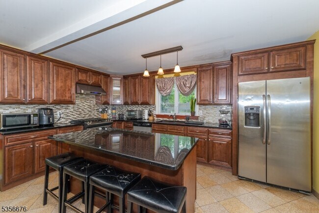 Building Photo - 3-13 Fair Lawn Ave