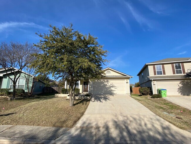Foto del edificio - **1550/Month** Far West San Antonio