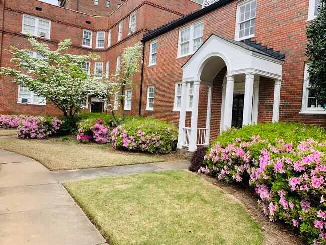 Breezeway entrance - 2832 Thornhill Rd