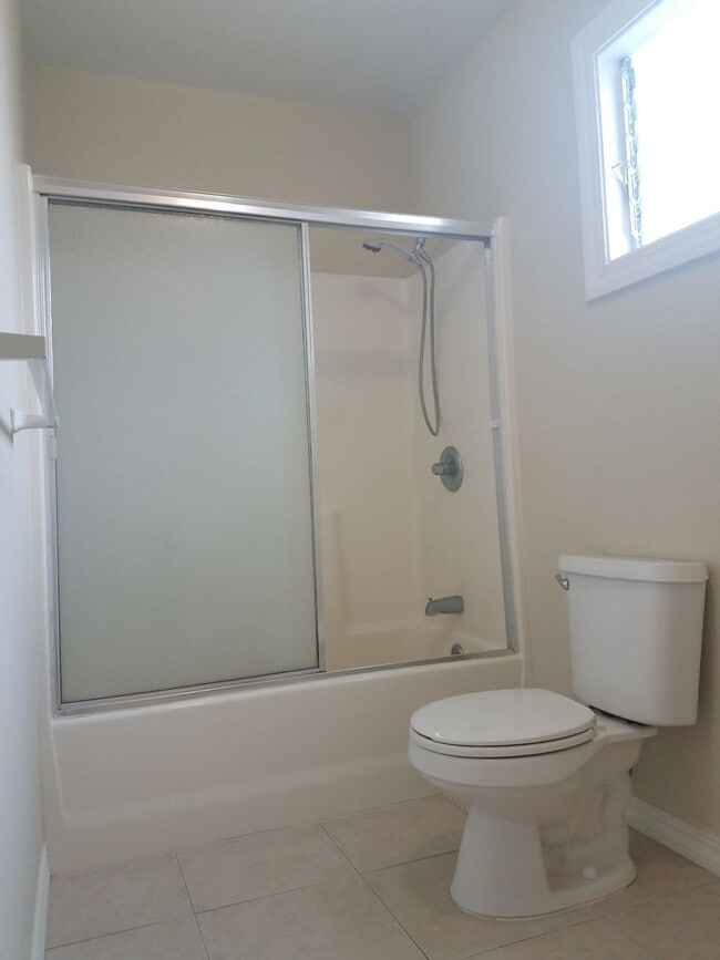 Building Photo - 2 Bed 1 Bath in Beautiful Kailua