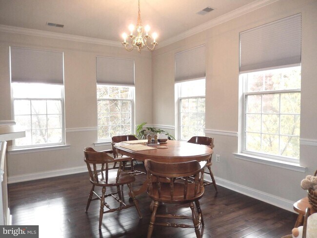 Building Photo - 5801 Clipper Ln