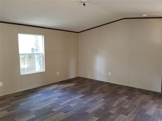 Building Photo - 15232 Paradise Cove Dr