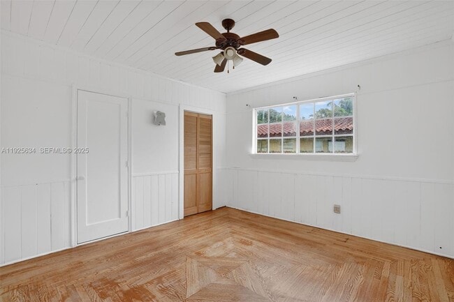 Foto del edificio - 321 NE 169th St