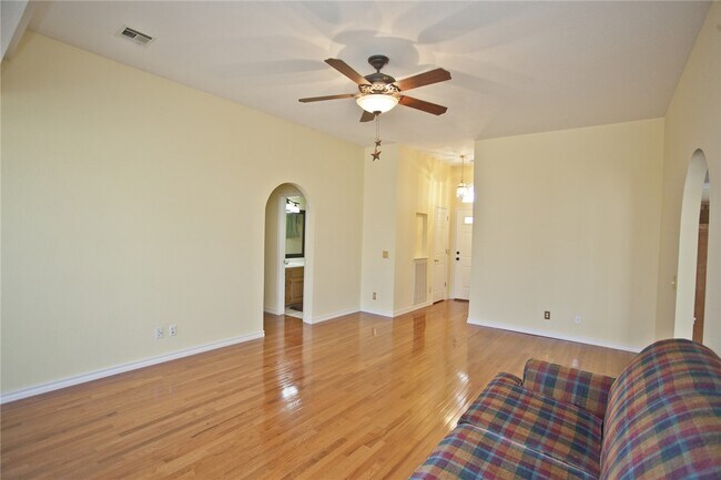 Foto del edificio - 304 Old Forge Dr