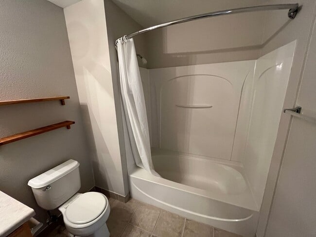 Building Photo - Large, Downstairs 2x2 Condo at Silver Cree...