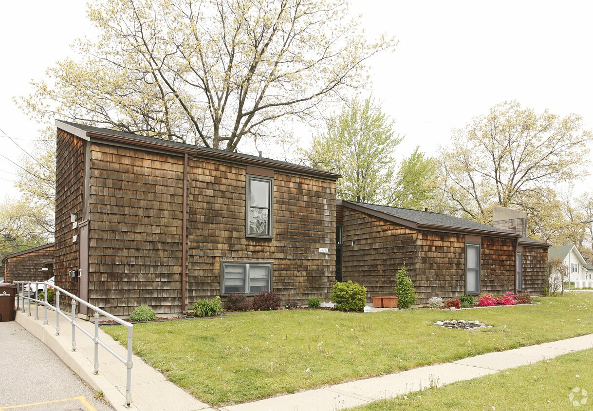 Glen Arms Apartments in Westland, MI
