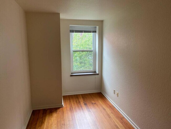 Building Photo - Bridgeview Apartments - 1 bedroom