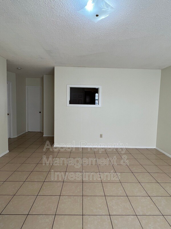 Foto del edificio - 2401 Gumwood Ave