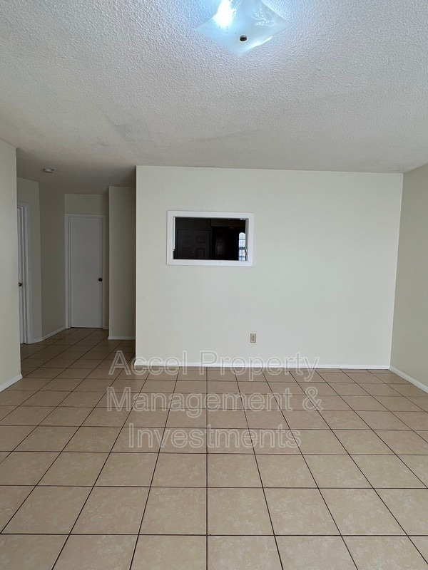 Building Photo - 2401 Gumwood Ave