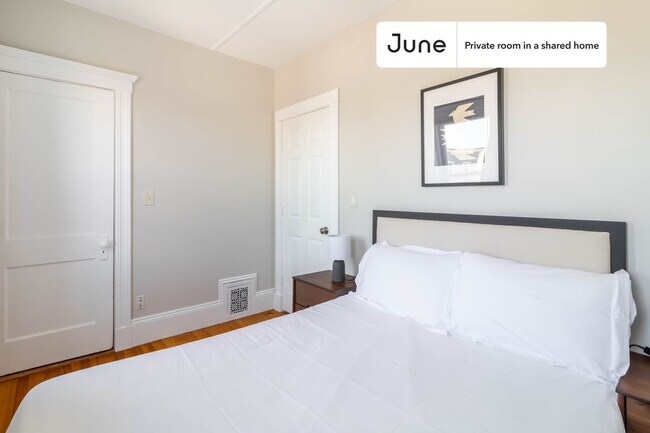 Building Photo - Private bedroom in 5 bed/1 bath Home