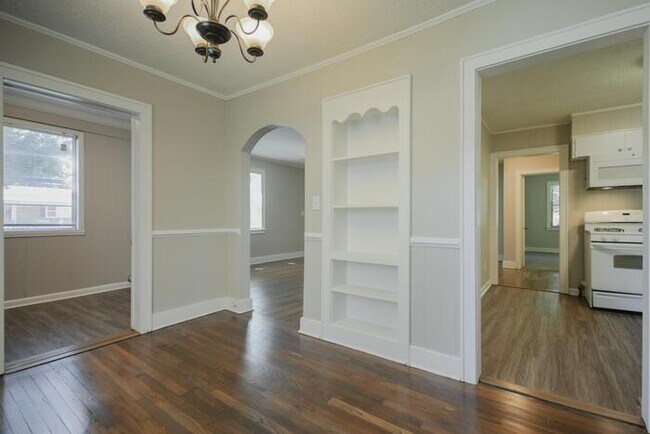 Building Photo - 525 W Buena Vista Ave
