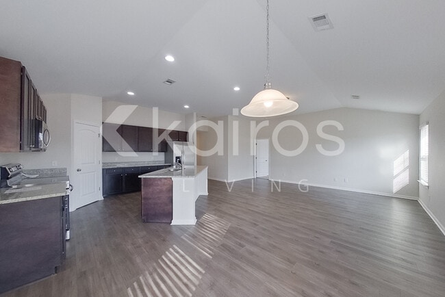 Foto del edificio - 101 Ebenezer Blf Wy