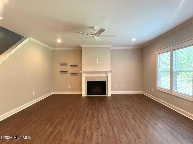 Foto del edificio - 404 Endicott Ct