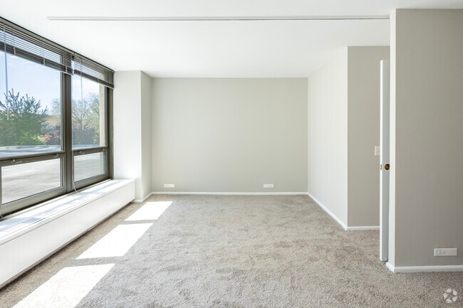 Studio, 1BA - 540SF - Living Room - 3450 N. Lake Shore Drive