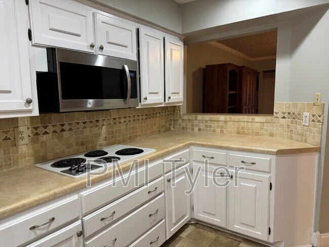 Foto del edificio - 1005 Towne Lake Dr