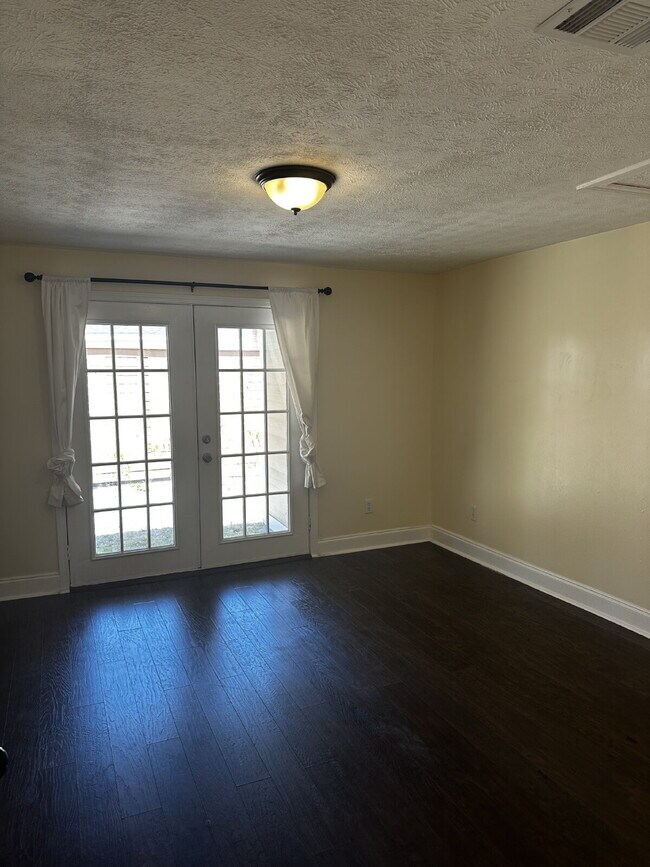 Foto del edificio - 1105 Hickory Ave