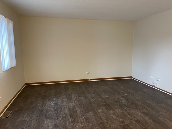 Building Photo - 2670 Woodview Ct