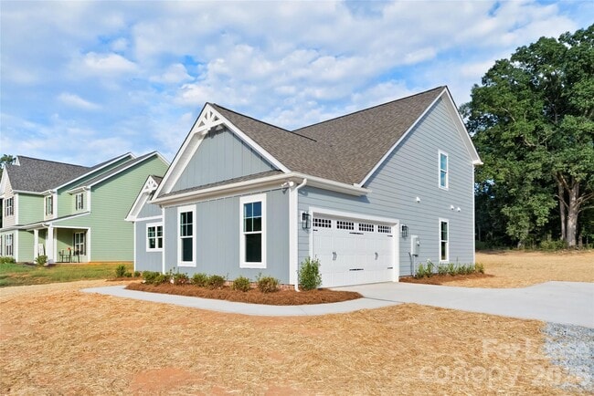 Building Photo - 820 N Rocky River Rd