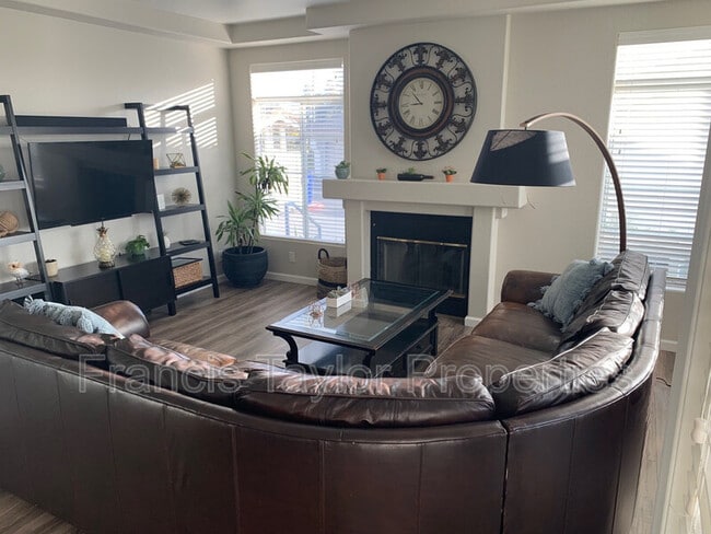 Foto del edificio - 2305 Rancho Del Oro Rd