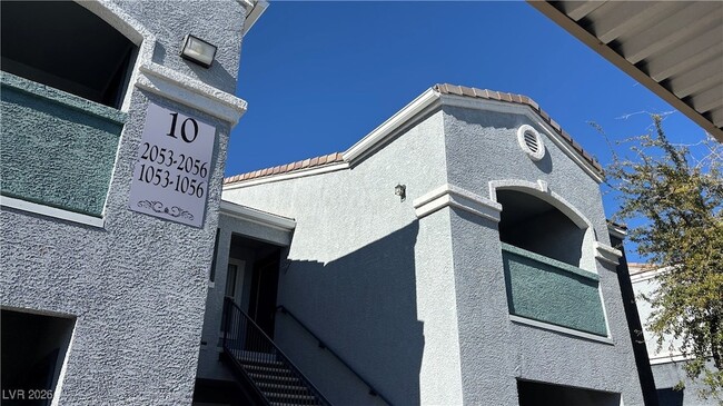 Foto del edificio - 6955 N Durango Dr