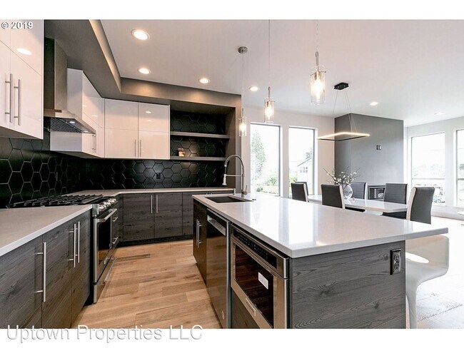 Building Photo - 4 br, 2.5 bath House - 8057 SE 19th Avenue