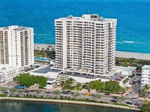 Building Photo - 2555 Collins Ave