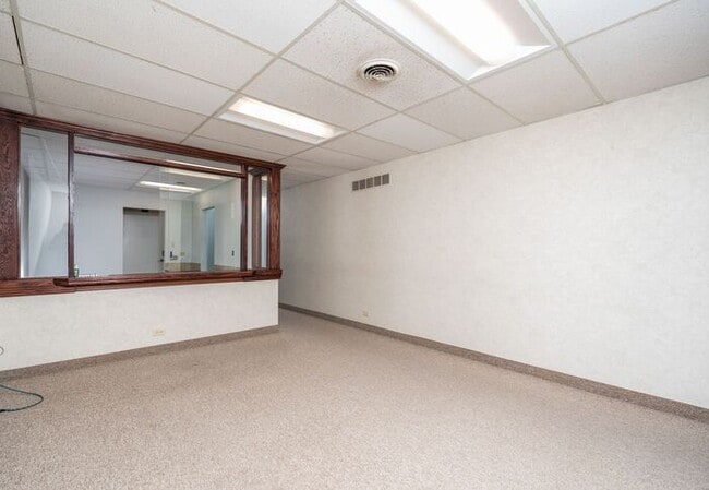 Foto del edificio - COMMERCIAL OFFICE SPACE