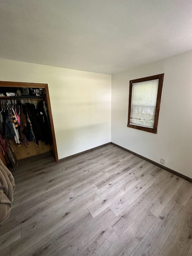 Building Photo - 4 Bedroom- Walking distance to BSU