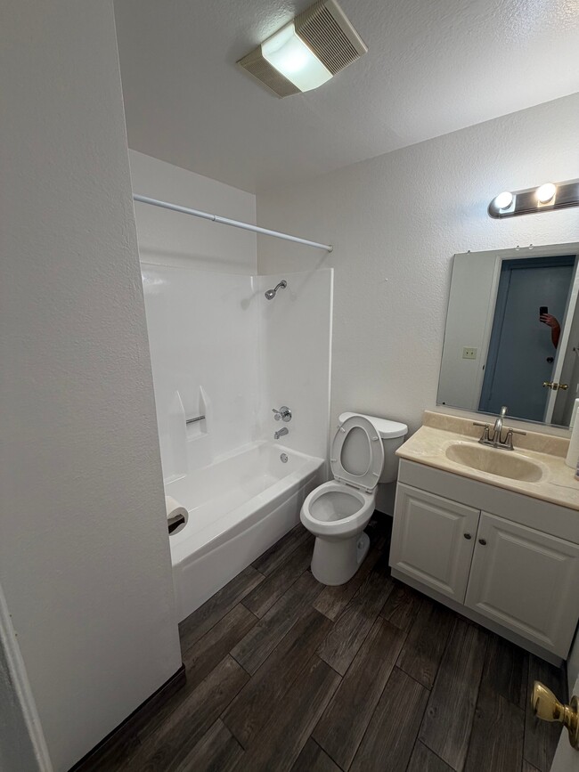 Building Photo - 8777 Lomita Dr
