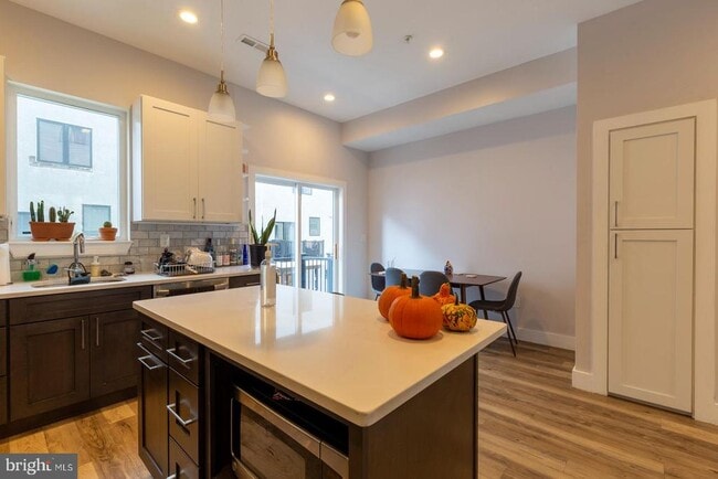 Building Photo - 1850 Frankford Ave