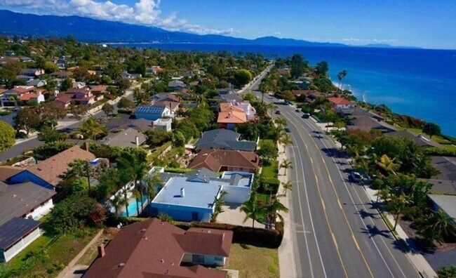 Building Photo - Furnished Shoreline Drive Home on the Mesa!