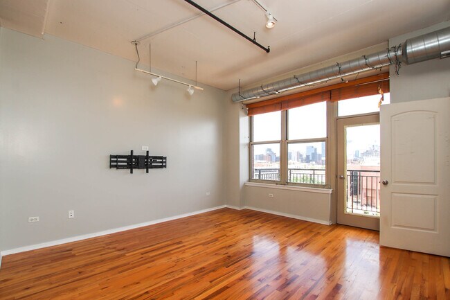 Building Photo - 6 S Laflin St