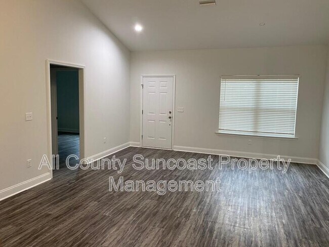 Building Photo - 500 Holly Rd