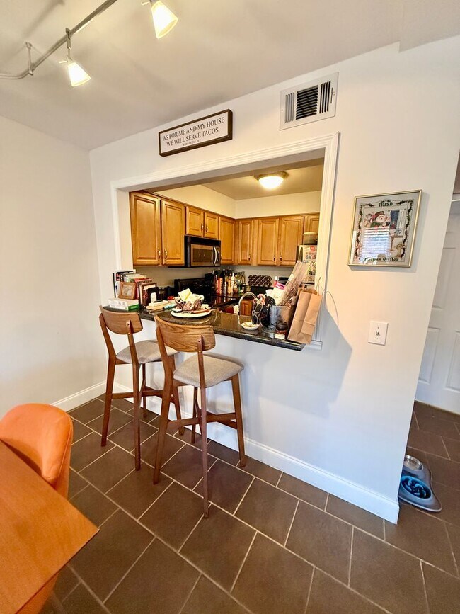 Foto del edificio - Walkable Green Hills Condo- 2 Bed 1.5 Bath $1800/mo