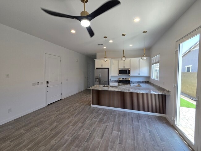 Building Photo - 23039 E Roundup Way