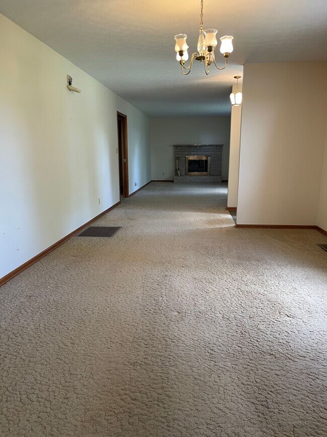 Building Photo - Location & Convenience!!!