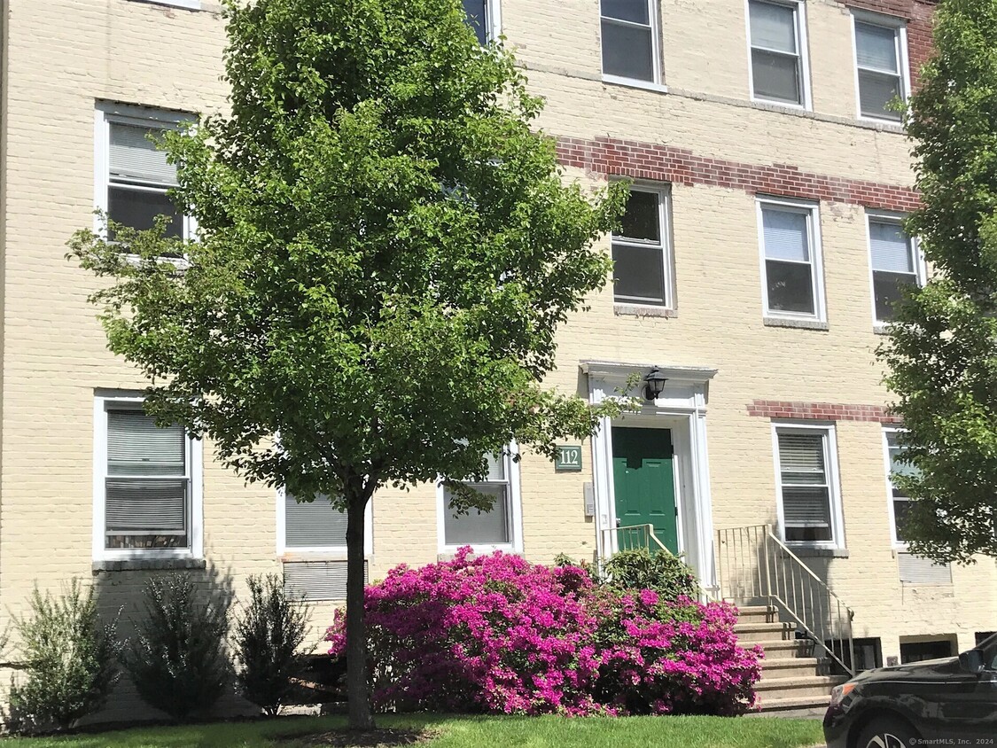 Primary Photo - 112 Woodside Green