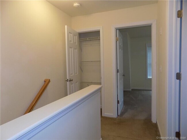Building Photo - 6 Barnum Ct