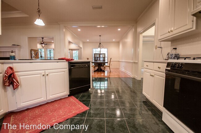 Building Photo - 4 br, 2 bath House - 2 Lauries Pointe