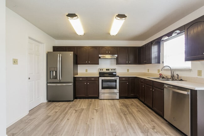 Foto del edificio - 823 Runnymede Dr