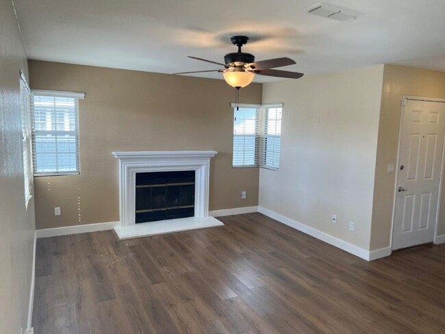 Building Photo - Remodeled 1 Bedroom Condo Fairfield *Star ...