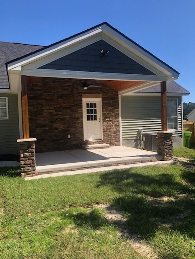 Building Photo - Newly Renovated Home Winslow Subdivision