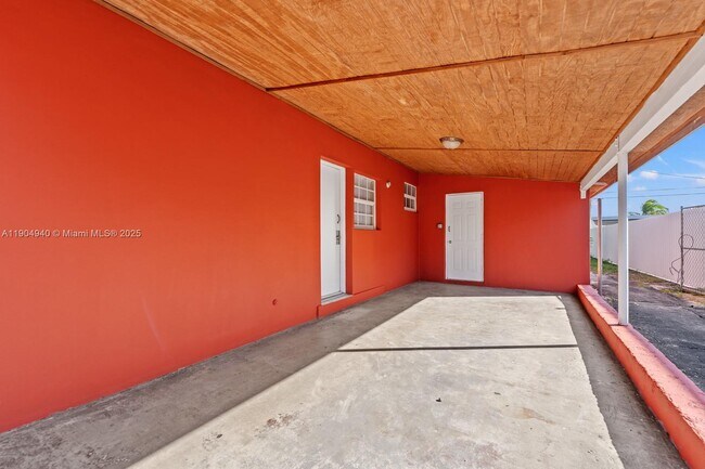 Foto del edificio - 150 E 12th St