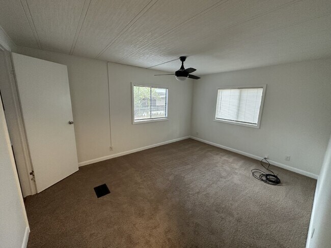 Building Photo - 2 Bed 2 Bath Mobile Home for Rent in Polk City