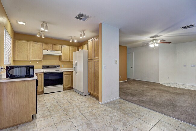 Building Photo - 2805 W Muriel Dr