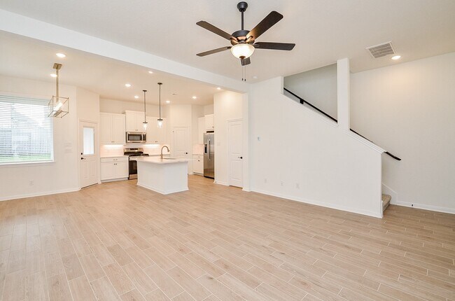 Foto del edificio - 130 W Coralburst Lp