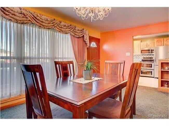 Foto del edificio - Updated clean and colorful 4 bed 2 bath ranch with a 2-Car garage!