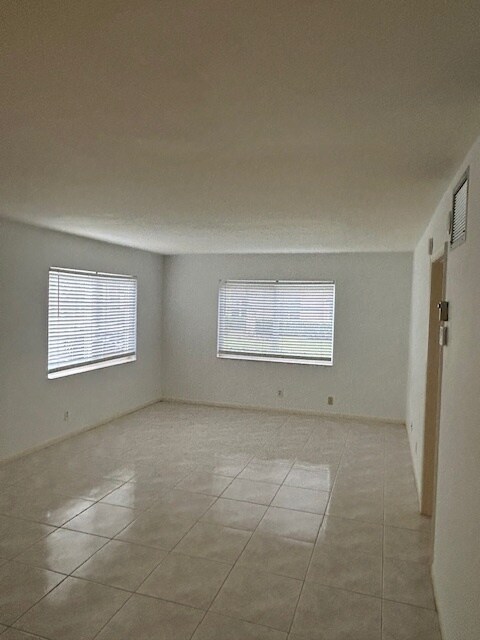 Foto del edificio - 12 NE 19th Ct